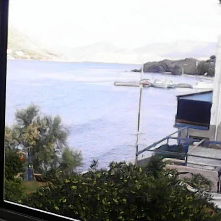 Waterfront Entire Beach House Below Geriakos Crag *
