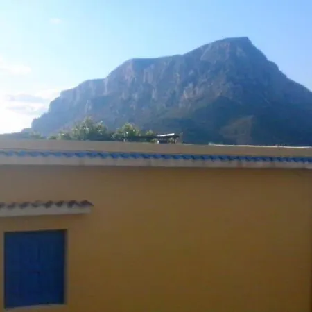 別荘 Waterfront Entire Beach House Below Geriakos Crag *